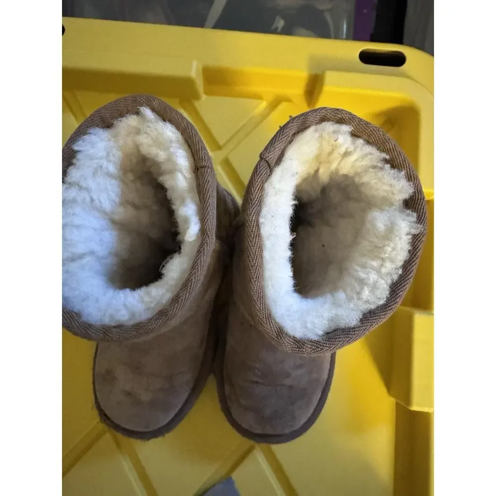 UGG Little Kids Classic II Boot Sz 9 Chestnut Brown